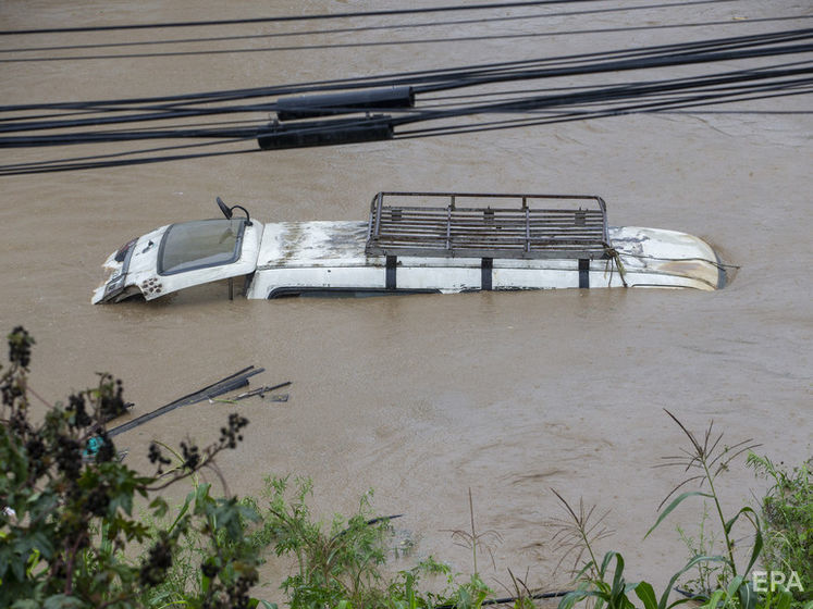 В результате наводнений и оползней в Непале погибли по меньшей мере 30 человек