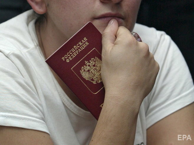 В паспортах РФ, которые выдают жителям оккупированного Донбасса, место жительство не указано – МВД РФ