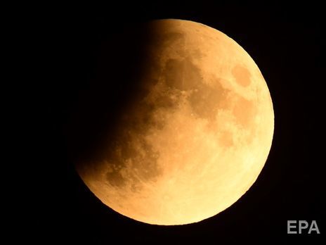 ﻿У світі спостерігають місячне затемнення. Трансляція