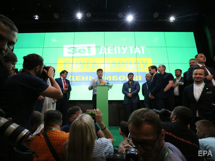 Премьеры Молдовы и Чехии поздравили Зеленского с победой партии "Слуга народа" на выборах