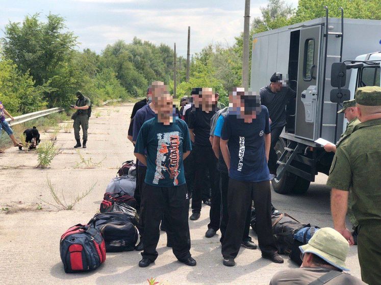 ﻿З окупованої Луганської області на підконтрольну Києву територію передали 64 ув'язнених – Денісова