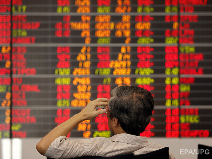 Торги на китайских биржах прекратились после очередного обвала
