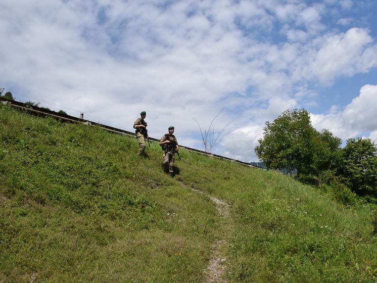 В Закарпатье пограничники нашли ребенка, который потерялся накануне в горах