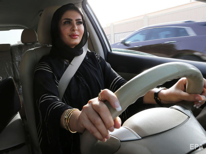 ﻿У Саудівській Аравії жінкам дозволили виїздити за кордон без згоди чоловіка