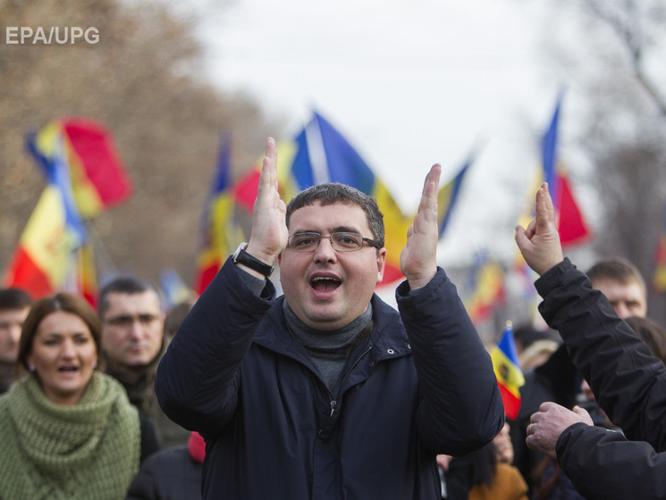 В Кишиневе на митинг вышли "десятки тысяч человек"