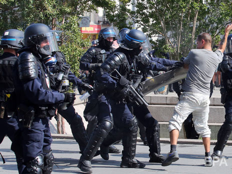 ﻿40 демонстрантів затримали у французькому Нанті після сутичок із поліцією. Фоторепортаж