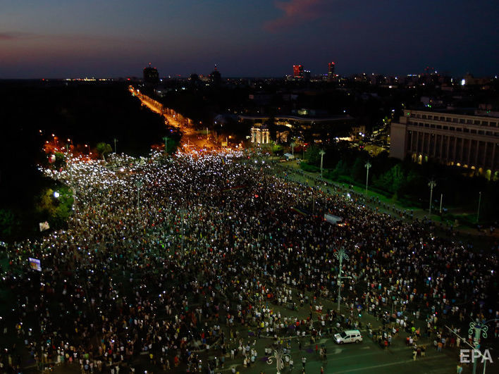 В Бухаресте около 25 тыс. человек требовали отставки правительства