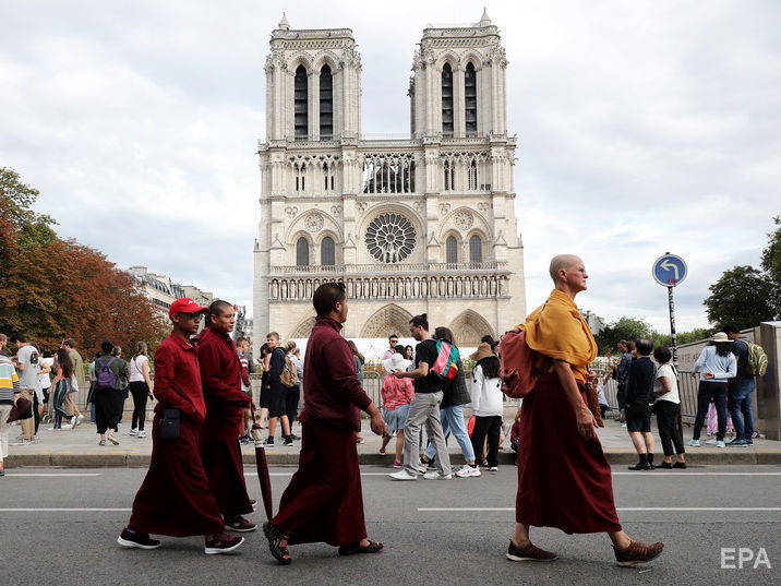 Собор Парижской богоматери находится под угрозой разрушения – минкульт