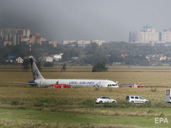 ﻿Летіти у Крим відмовилося 162 пасажири літака, який прямував із Москви до Сімферополя і здійснив вимушене приземлення
