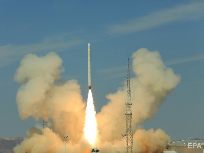 ﻿Нова китайська ракета-носій вивела на орбіту три супутники. Відео