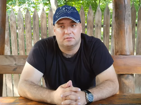 Блогера Сороченко, который избил ветерана АТО, арестовали с правом залога. В суде его облили мочой