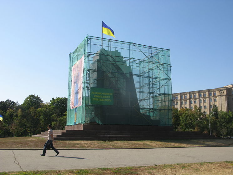 Снос постамента памятника Ленину в Харькове обойдется городскому бюджету в 1,7 млн грн