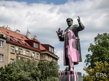 Пам'ятник Конєву у Празі неодноразово обливали фарбою