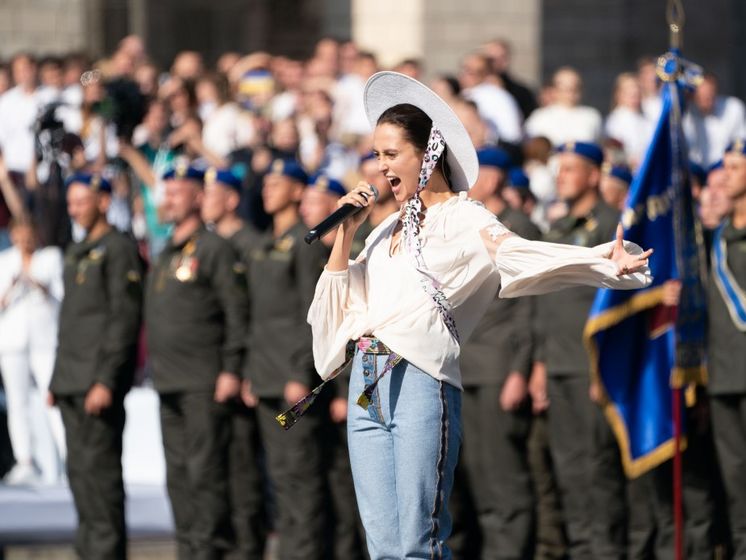 "Ще не вмерла України…" на Шествии достоинства спели и сыграли известные исполнители и оркестры. Видео