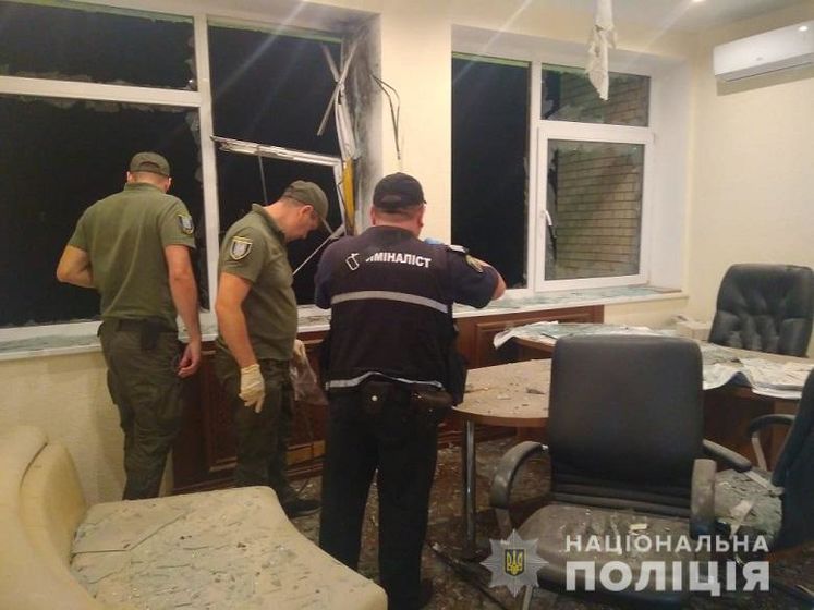 Обстрел здания ОАО "Мостобуд" в центре Киева. Правоохранители открыли производство по статье о теракте