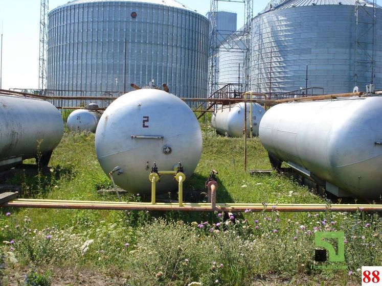 ﻿"ПриватБанк" продав дев'ять нафтобаз у чотирьох областях за 15 млн грн