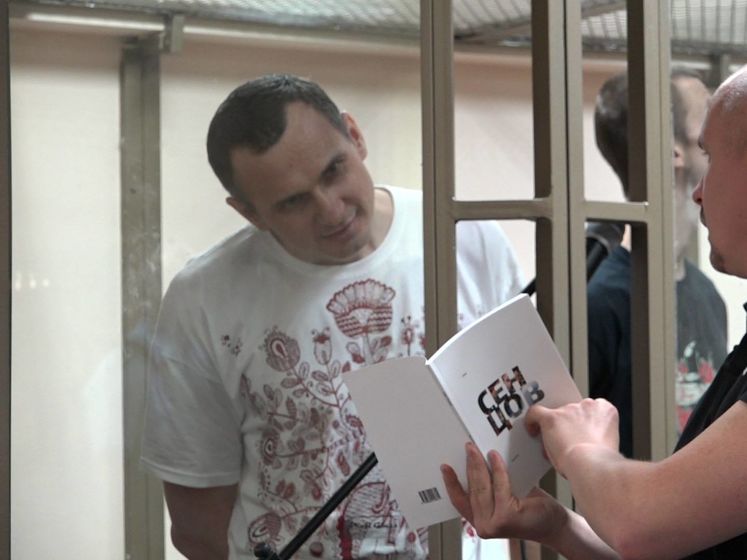 "Интерфакс" сообщил, что Сенцова вывезли из Лабытнанги, его адвокат информацию не подтверждает