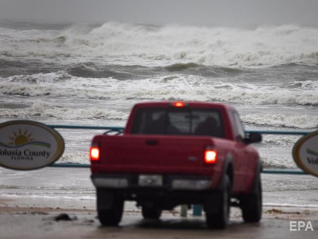 Ураган "Дориан" вынес на побережье США мешки с кокаином