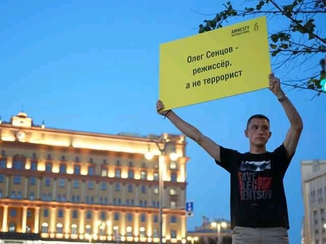 ﻿Суд у РФ дав чотири роки колонії активісту, який виходив на пікети на підтримку кримських татар і українських моряків