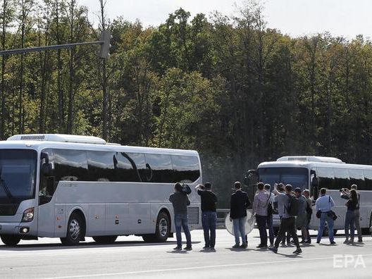 ﻿У Росії звільнених у межах обміну зустрічали пропагандисти Кисельов і Скабєєва, два автобуси та автозак