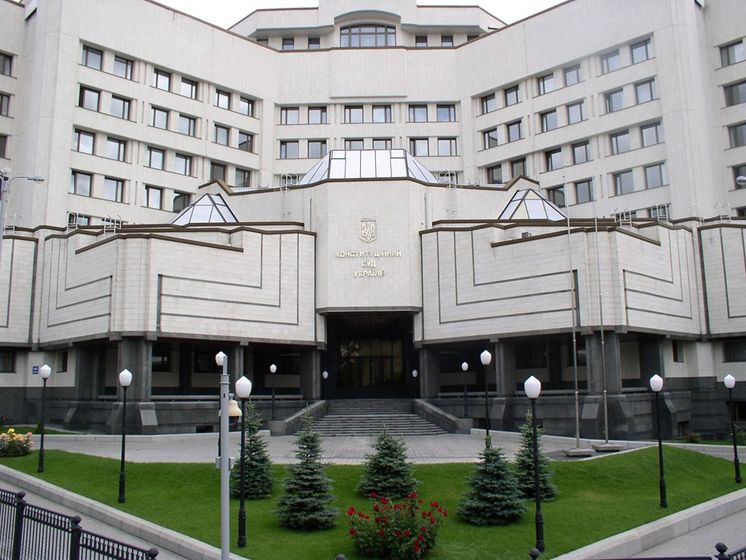В КСУ передали обращения Верховной Рады по семи законопроектам о внесении изменений в Конституцию