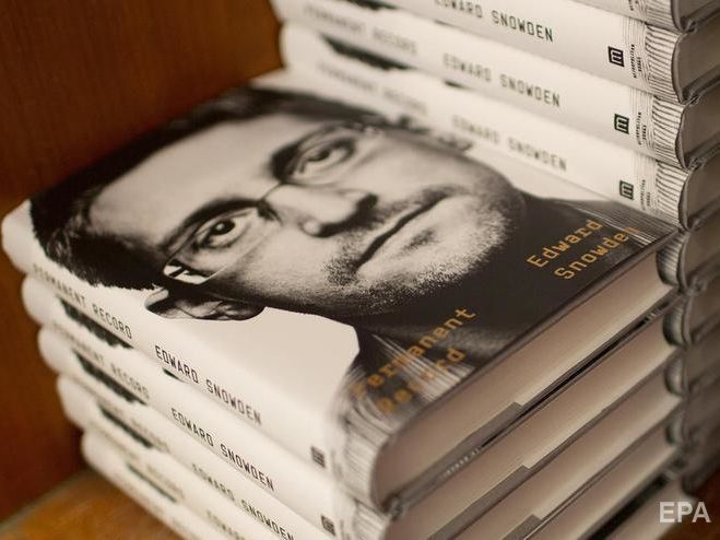 Минюст США подал в суд на Сноудена из-за его мемуаров