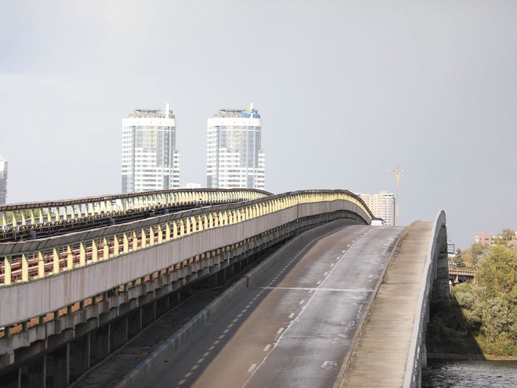 Аваков: Думаю, движение автомобилей по мосту Метро восстановят через два часа