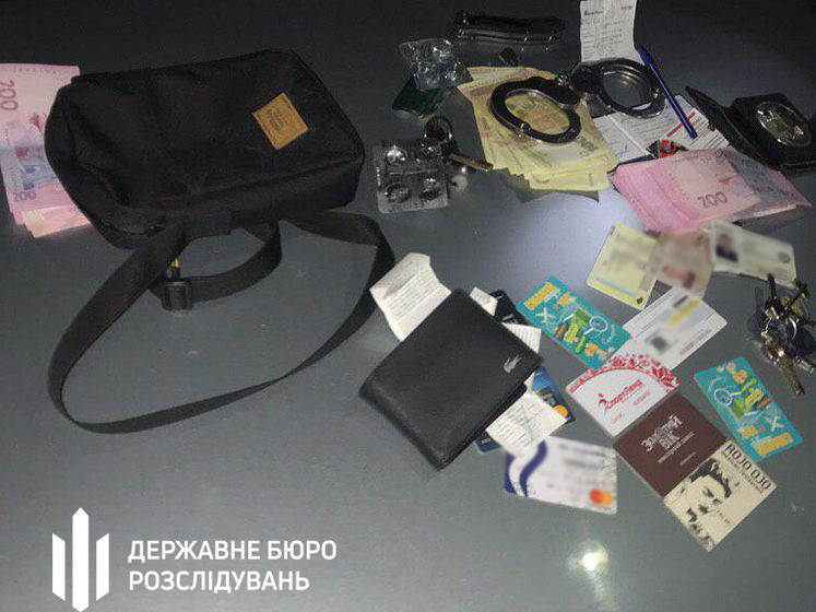 ﻿Поліцейські в Києві вимагали хабар у рідних жінки, затриманої з наркотиками – ДБР