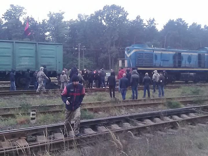 ﻿У Львівській області поліція погрожувала "заходами примусу" активістам, які блокували вагони з маркуванням РФ