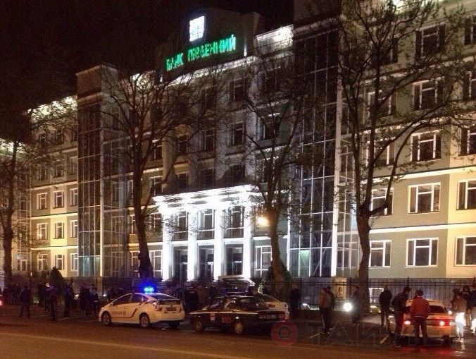 В Одессе произошел мощный взрыв на территории офиса банка "Південний"