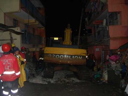 Количество жертв обрушения многоэтажки в Кении достигло 12