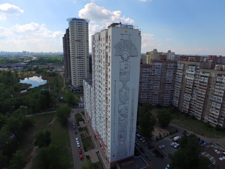В Киеве завершили работу над самым большим муралом в мире