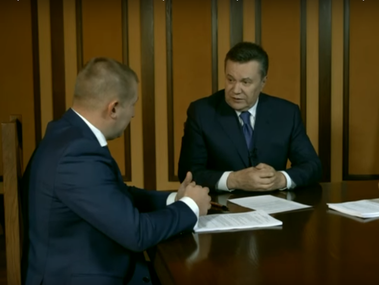 Святошинский суд постановил допросить Януковича по видеосвязи