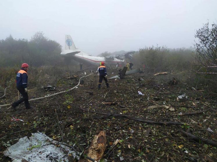 ﻿У мережі опублікували кадри з місця аварії літака під Львовом. Відео
