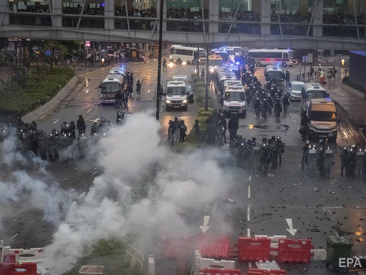﻿У Гонконзі мітингувальники кинули "коктейлі Молотова" у метро