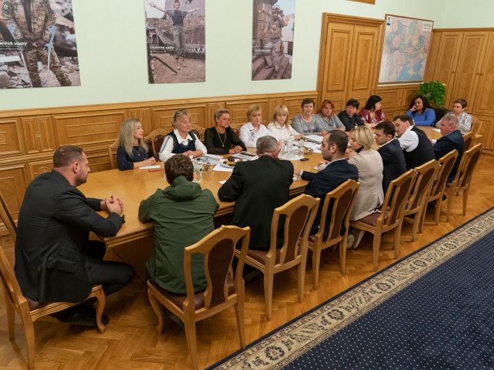Зеленский обсудил с семьями военных законопроект, направленный на поддержку родственников погибших бойцов