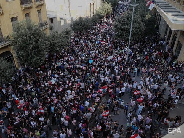 ﻿У Лівані тривають масові протести, влада пообіцяла не вводити нових податків