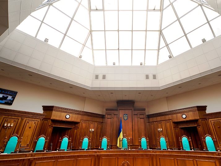 Конституционный Суд рассмотрит закон о люстрации 24 октября