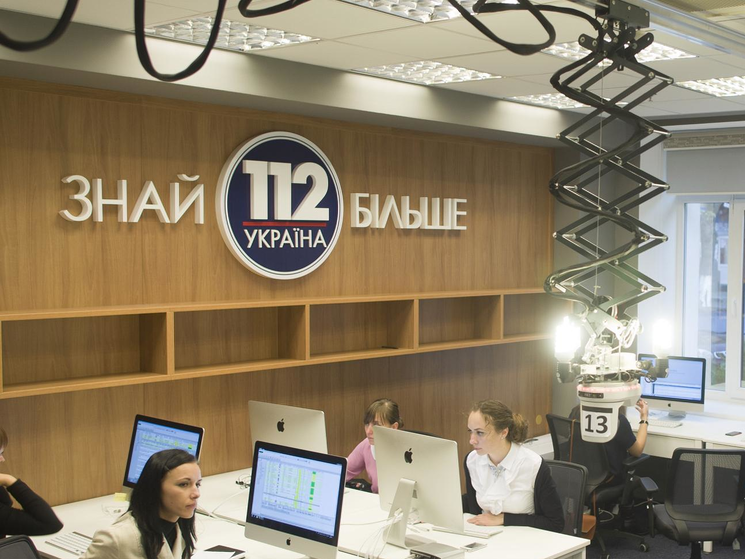 Активисты националистических общественных организаций пикетировали телеканал "112 Украина"