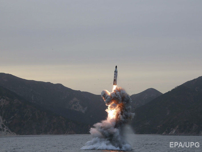 Генштаб Южной Кореи: КНДР запустила баллистическую ракету с подводной лодки