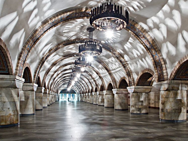 В Киеве из-за сообщения о минировании закрыли две центральные станции метро