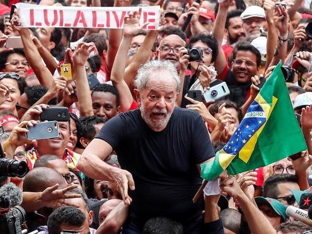 Осужденного за коррупцию экс-президента Бразилии да Силву отпустили на свободу