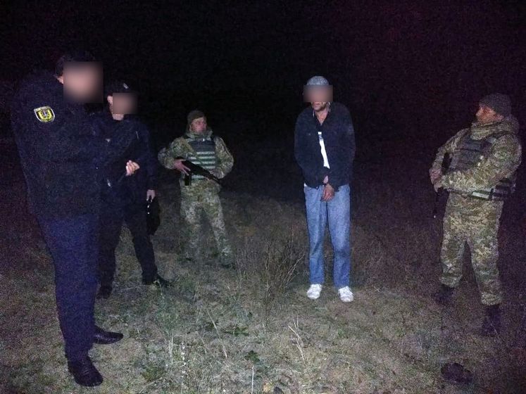 ﻿В Одеській області підозрюваний у вбивстві іноземець напав із ножем на українського прикордонника
