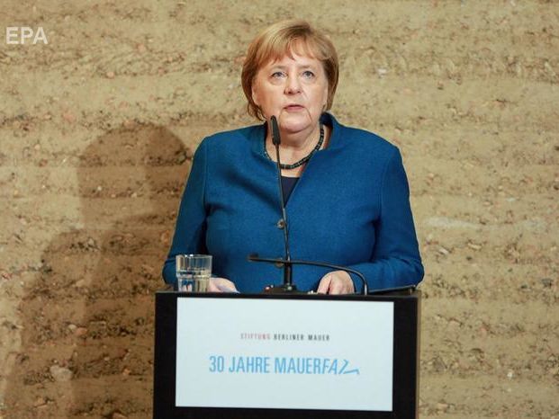 ﻿Меркель: У зв'язку з конфліктом в Україні та анексією Криму тема національної оборони та оборони НАТО знову опинилася в центрі уваги