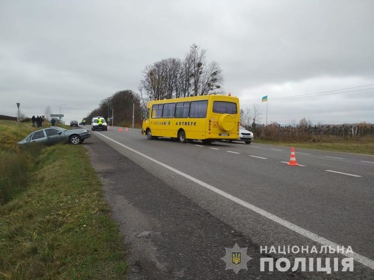 Во Львовской области школьный автобус попал в ДТП
