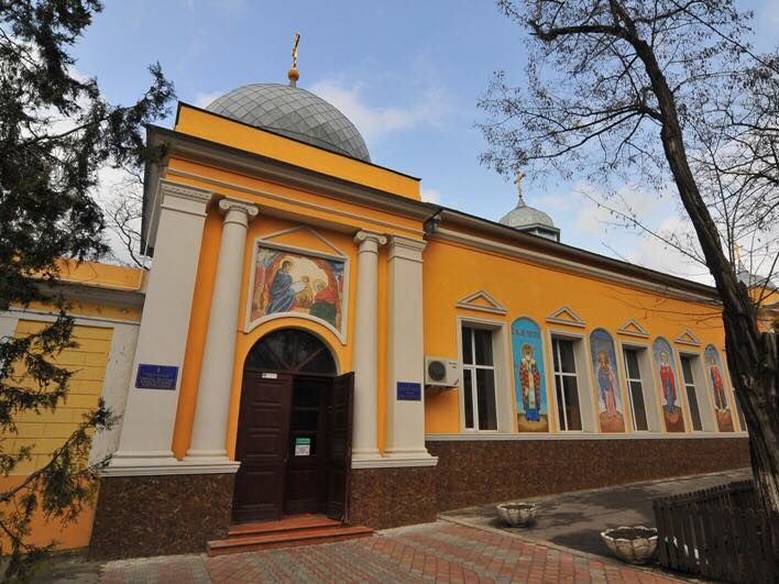 ﻿В Одесі депутат облради, його брат і батько-священник побили парафіянина церкви – ПЦУ