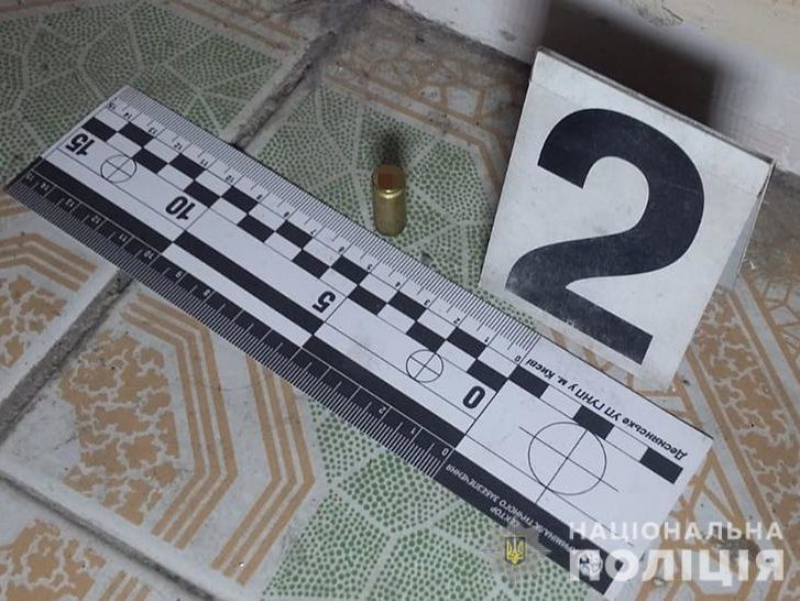В Киеве мужчина открыл стрельбу по сотрудникам банка