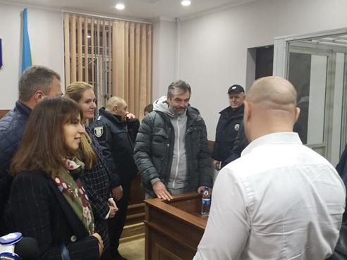 ﻿Суд у Києві відправив під домашній арешт чоловіка нардепки Скороход