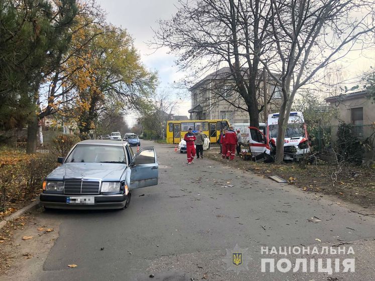 ﻿В Одесі "швидка" зіткнулася з легковиком, четверо людей постраждало