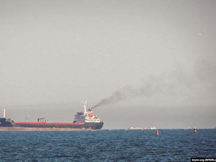 ﻿Огляд співробітниками ФСБ в Азовському морі змушує судна затримуватися в дорозі щонайменше на добу